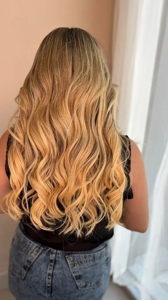 Cabelo loiro dourado longo