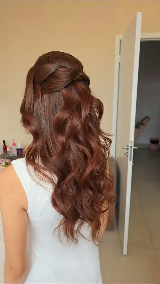 Penteado ruivo com ondas