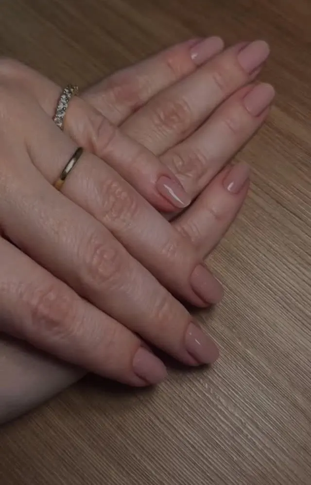 Unhas nude elegantes